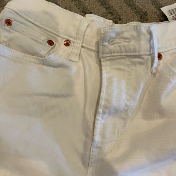 Woman's Levi shorts - Picture 2 of 6